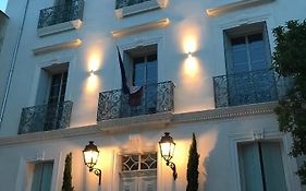 - LAZARE- Maison de maître , appartements de standing, proche du centre avec parking privatif gratuit