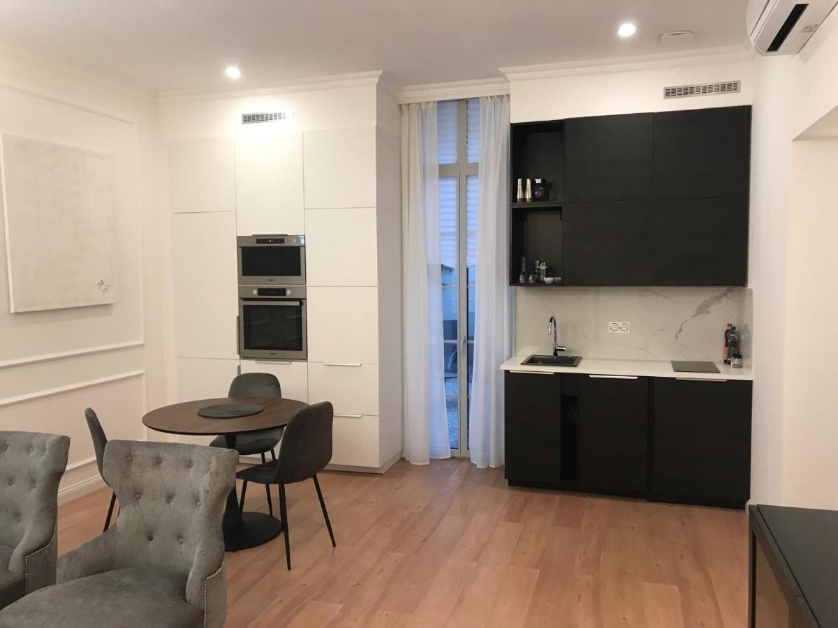 - LAZARE- Maison de maître , appartements de standing, proche du centre avec parking privatif gratuit Béziers Extérieur photo